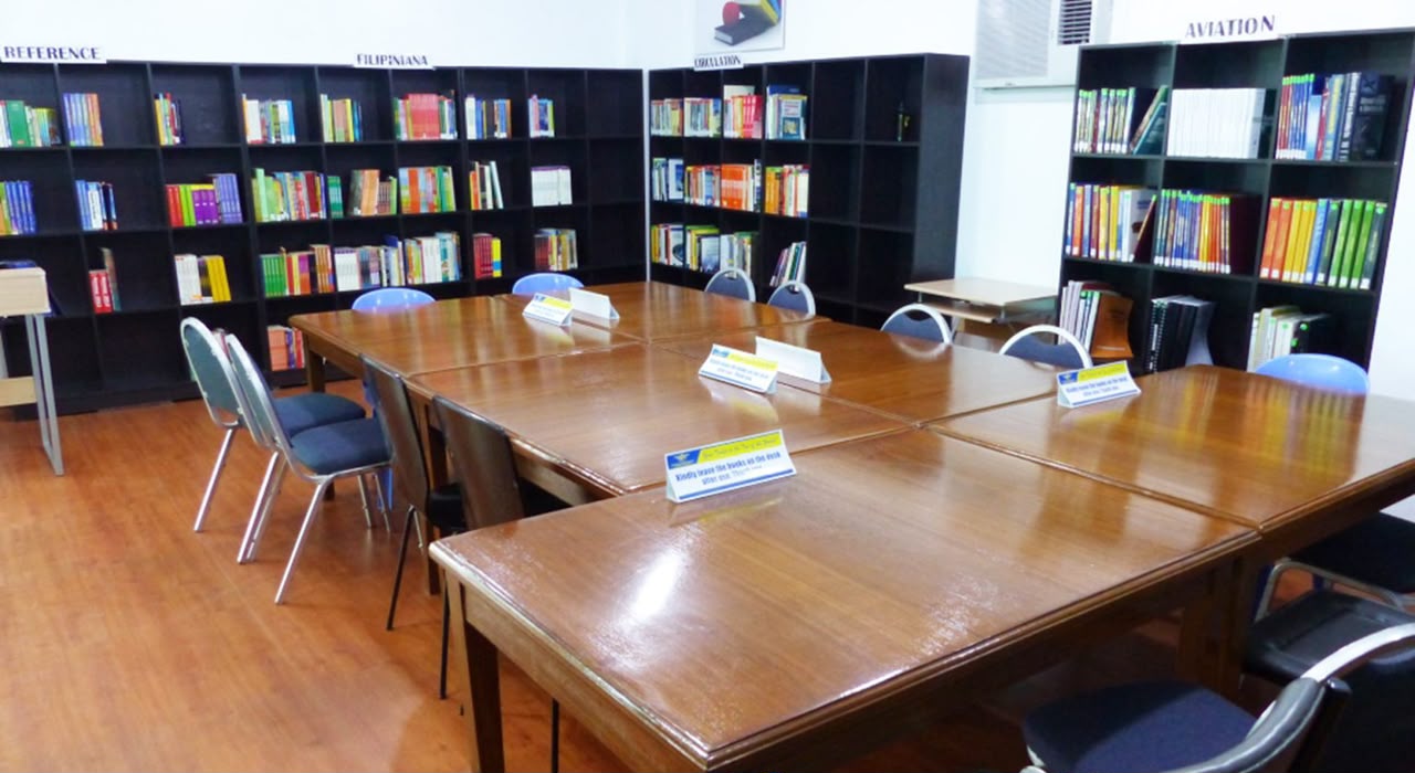 SIAA aviation library and study tables